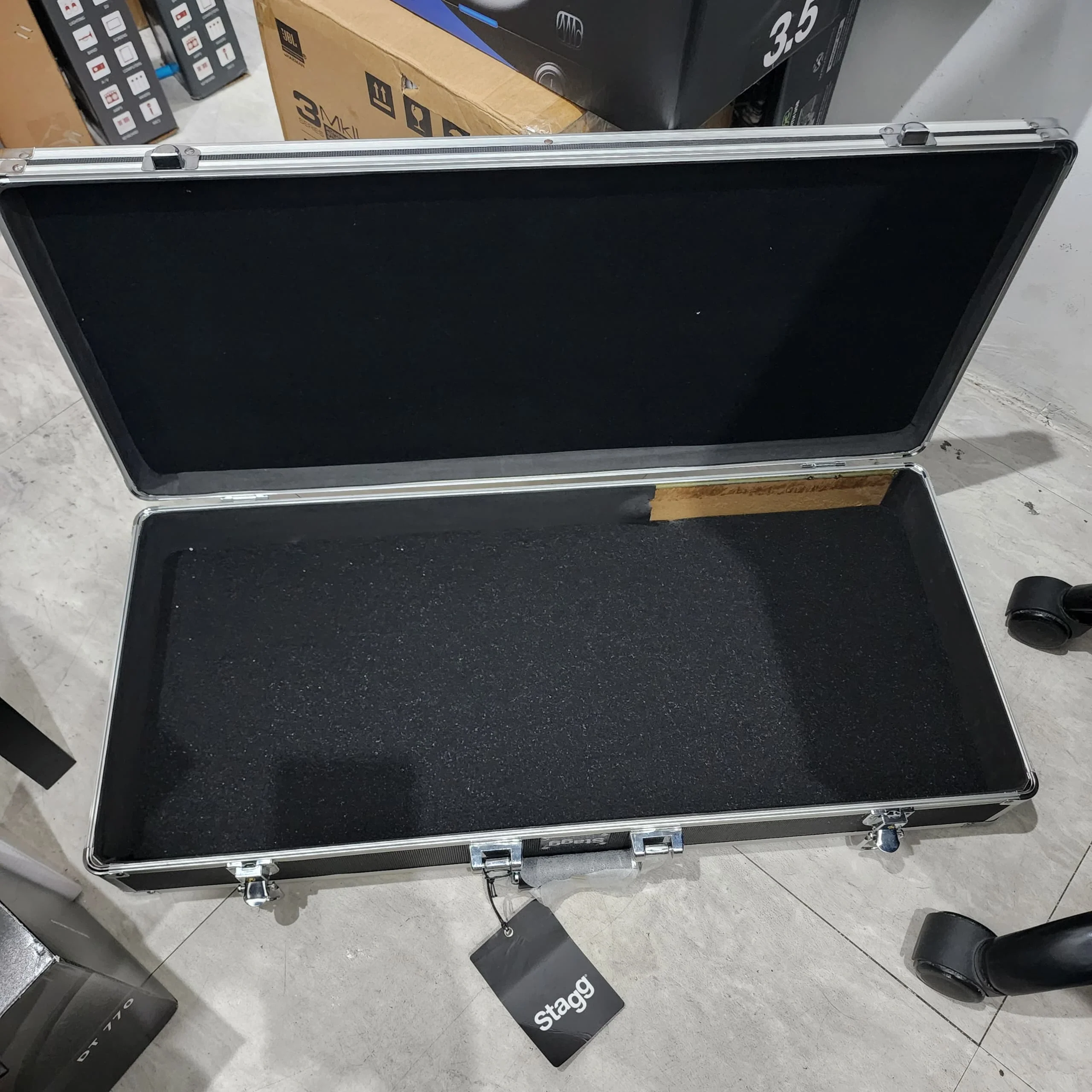 B STOCK (BS-123) Stagg UPC-688 ABS Case For Guitar Effect Pedals