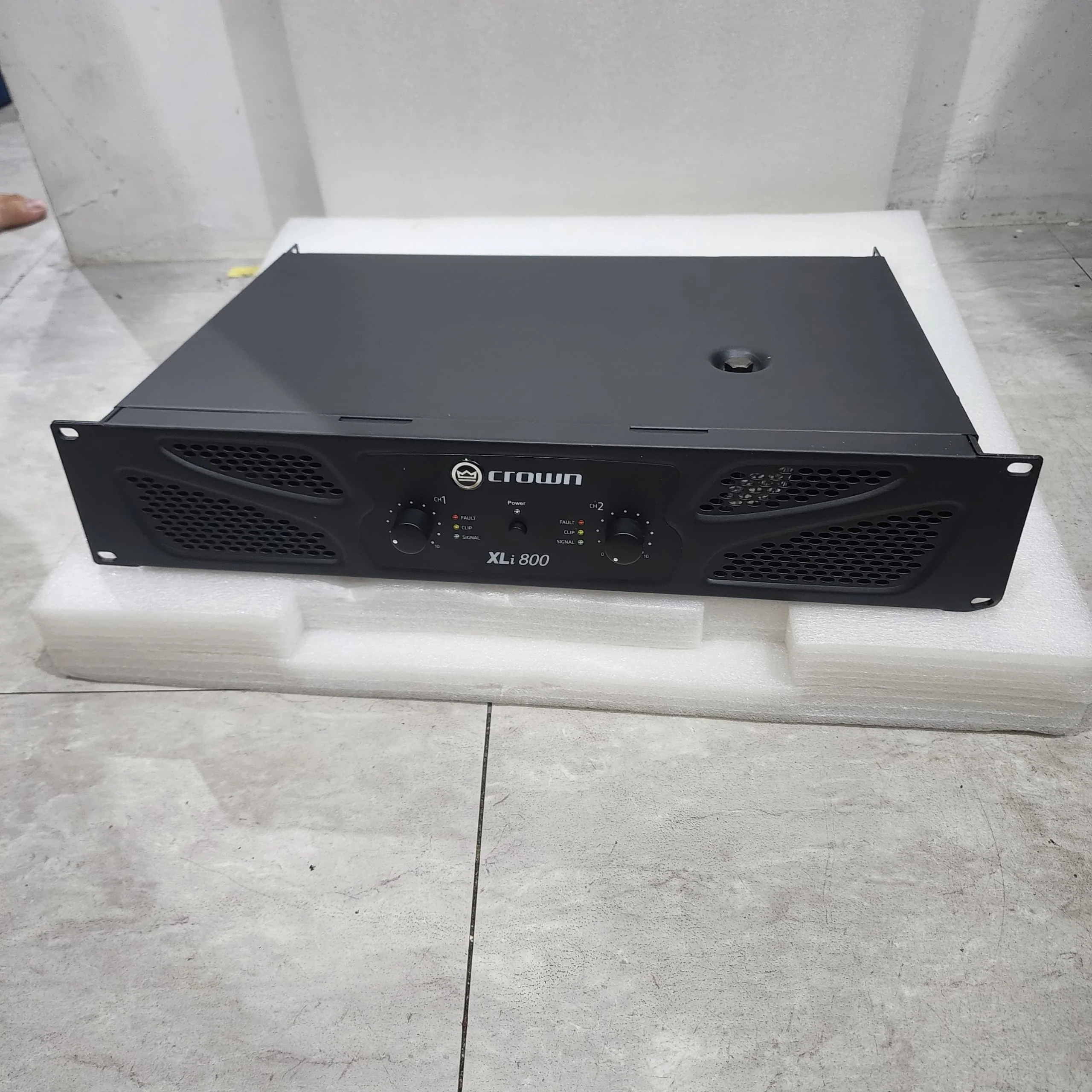 B STOCK (BS-206) Crown XLi 800 2-channel Power Amplifier - Image 2