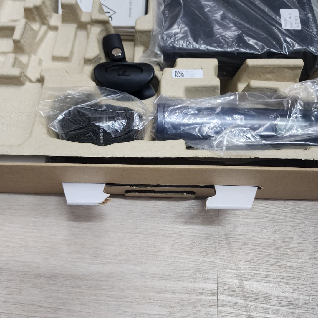B STOCK (BS-528) Sennheiser EW 100 G4-835-S Wireless Handheld Microphone System (EW100 G4 835S) Band G ( 566-608 Mhz ) - Image 2