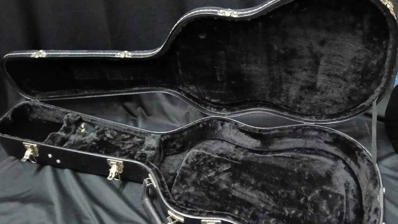 BSTOCK (BS-614) On-Stage GCSG7000 Guitar Case for Double Cutaway Guitar (OSS GCSG7000) - Image 5