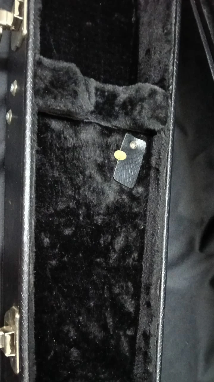 BSTOCK (BS-614) On-Stage GCSG7000 Guitar Case for Double Cutaway Guitar (OSS GCSG7000) - Image 6