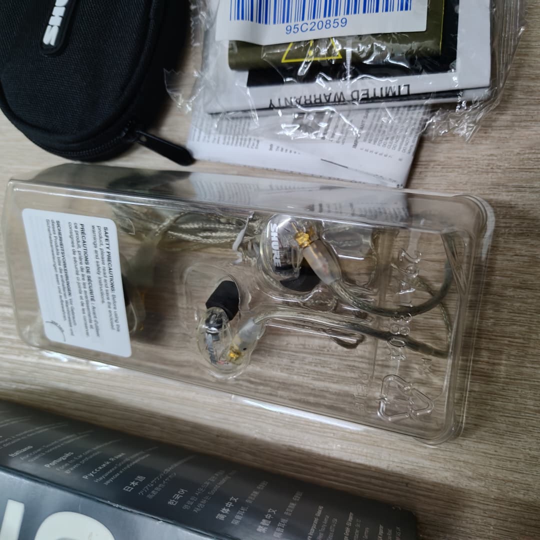 B STOCK (BS-617) Shure SE215 Sound Isolating Earphones - Clear - Image 8