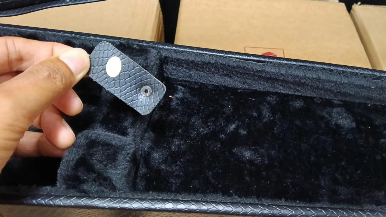 B STOCK (BS-639) On-Stage GCLP7000 Les Paul Guitar Case - Image 5