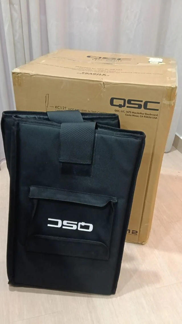 B STOCK (BS-705) QSC KC12 3000W Active 3-Way Portable Column-Array PA System with Subwoofer - Black