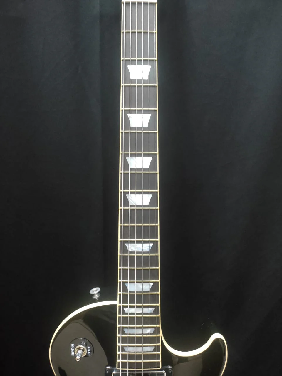 [SN 205940068] CERTIFIED USED GIBSON ADAM JONES LES PAUL STANDARD ELECTRIC GUITAR - SILVERBURST - Image 3