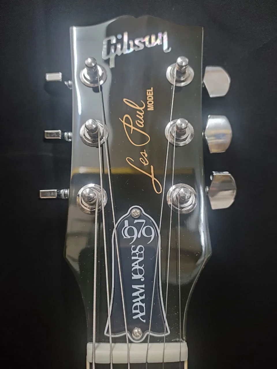 [SN 205940068] CERTIFIED USED GIBSON ADAM JONES LES PAUL STANDARD ELECTRIC GUITAR - SILVERBURST - Image 4