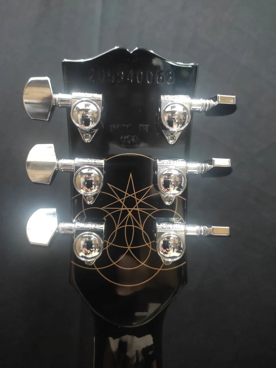 [SN 205940068] CERTIFIED USED GIBSON ADAM JONES LES PAUL STANDARD ELECTRIC GUITAR - SILVERBURST - Image 5