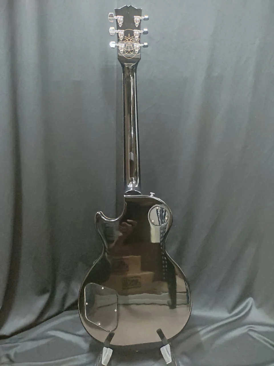 [SN 205940068] CERTIFIED USED GIBSON ADAM JONES LES PAUL STANDARD ELECTRIC GUITAR - SILVERBURST - Image 8