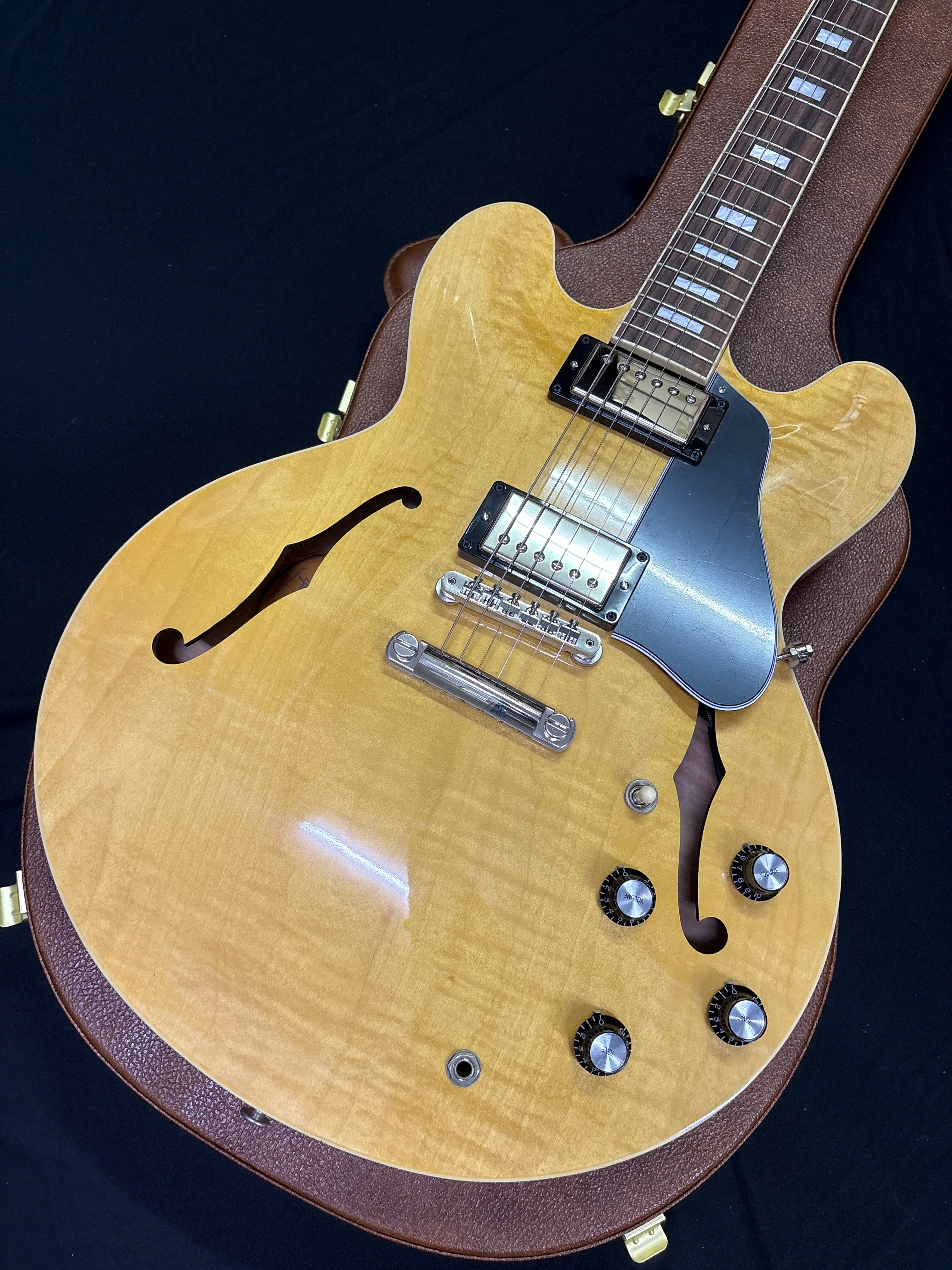 [SN 209940140] CERTIFIED USED GIBSON ES-335 FIGURED SEMI-HOLLOWBODY ELECTRIC GUITAR - ANTIQUE NATURAL [2024]