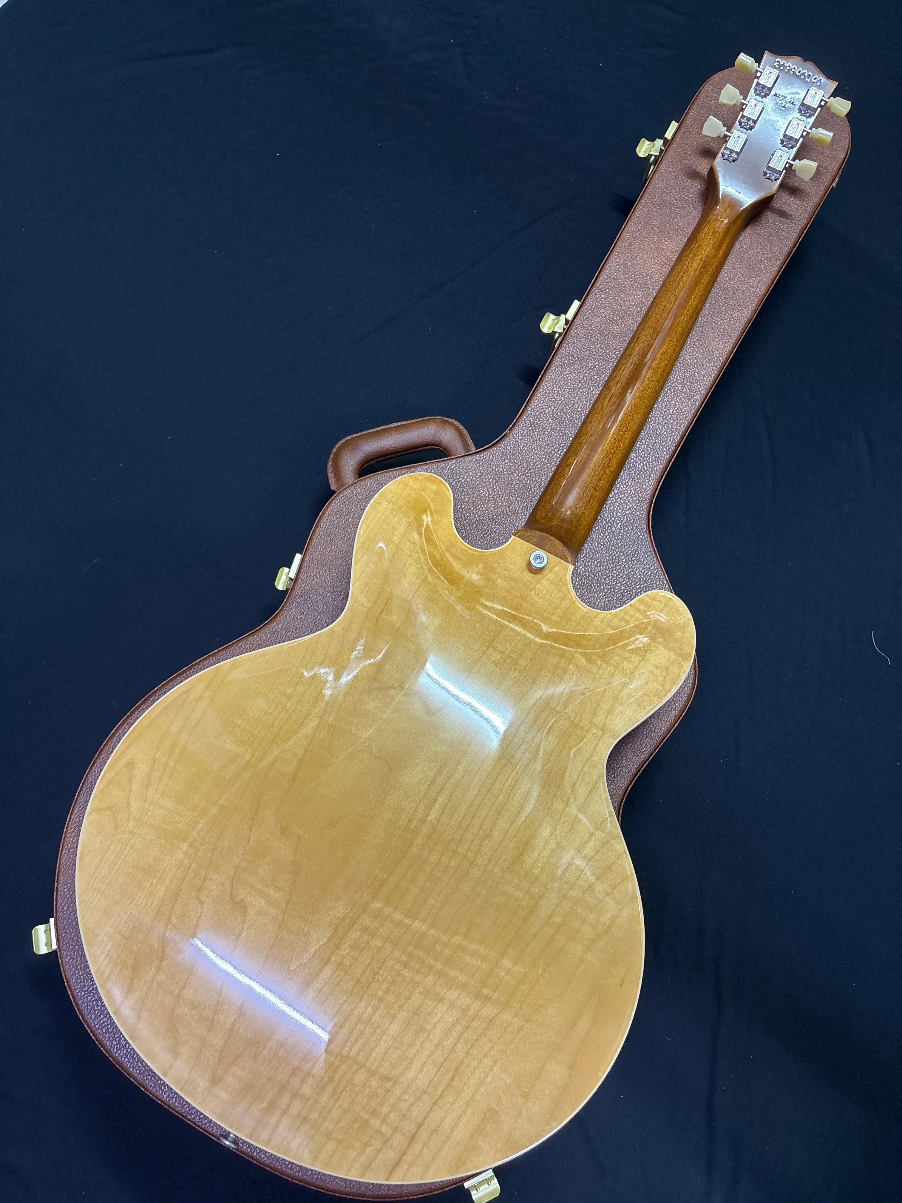 [SN 209940140] CERTIFIED USED GIBSON ES-335 FIGURED SEMI-HOLLOWBODY ELECTRIC GUITAR - ANTIQUE NATURAL [2024] - Image 8