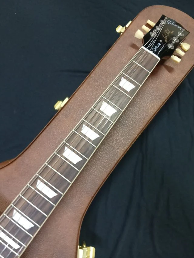 [SN-217640408] CERTIFIED USED GIBSON LES PAUL DELUXE 70S ELECTRIC GUITAR - GOLD TOP - Image 3