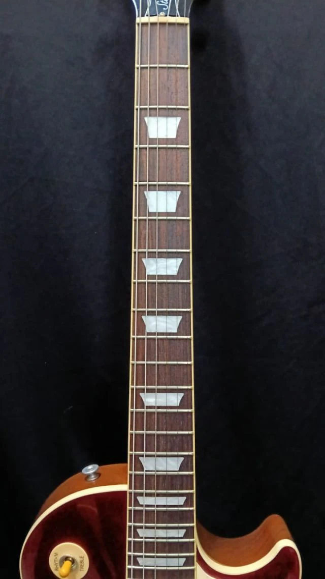 [SN 219430078] CERTIFIED USED GIBSON LES PAUL STANDARD 60S PLAIN TOP ELECTRIC GUITAR - SPARKLING BURGUNDY - Image 3