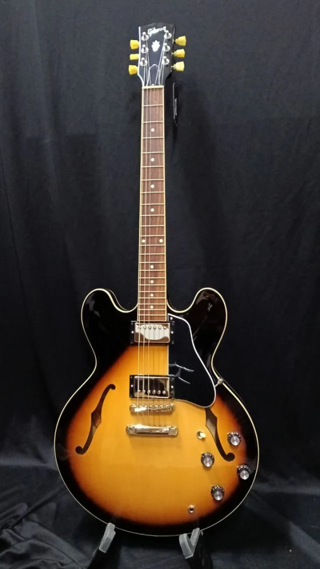 [SN 221030135] CERTIFIED USED GIBSON ES-335 SEMI-HOLLOWBODY ELECTRIC GUITAR - VINTAGE BURST - Image 2