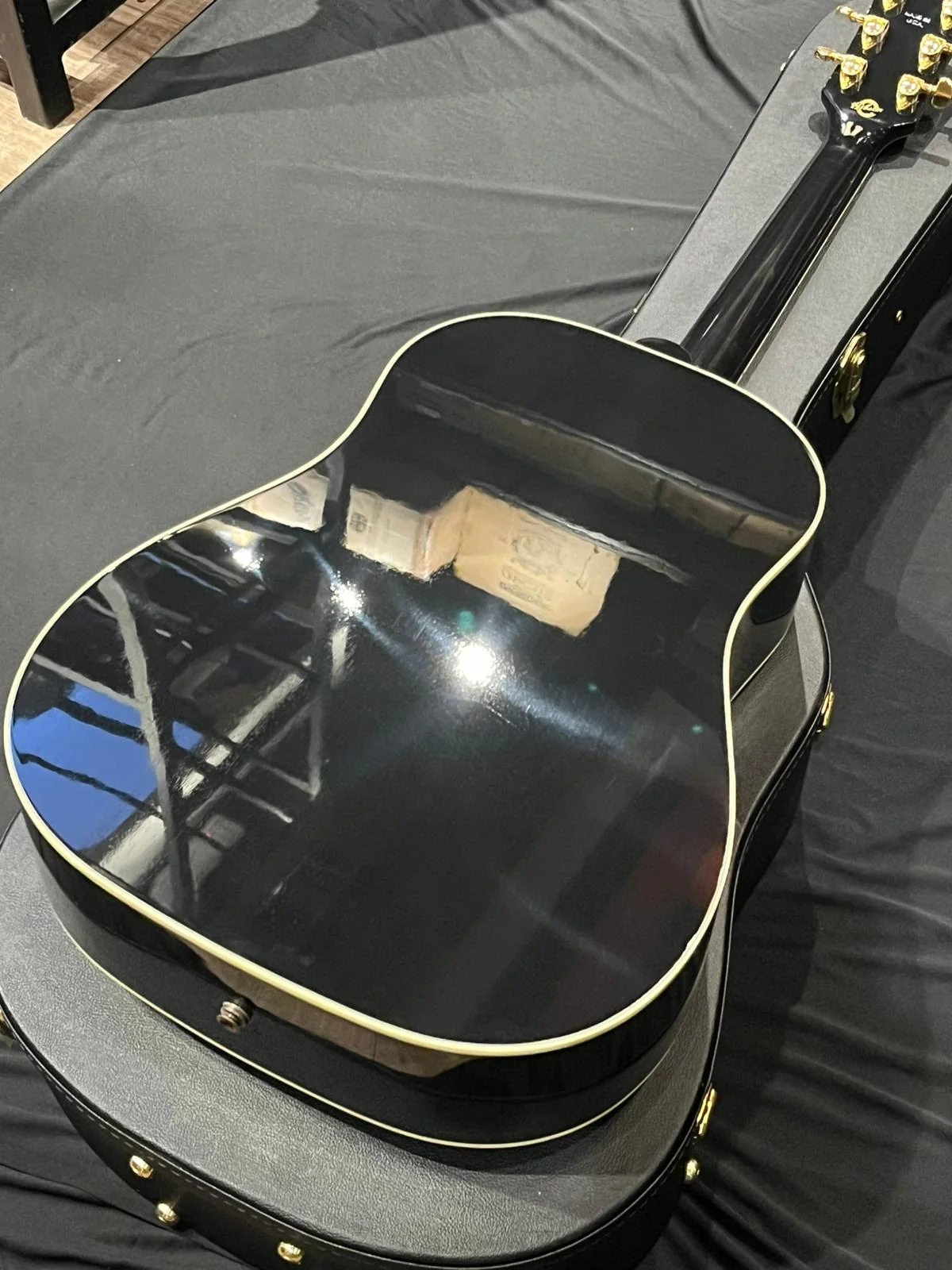 [SN 22604035] CERTIFIED USED GIBSON J-45 CUSTOM - EBONY [2024] - Image 3